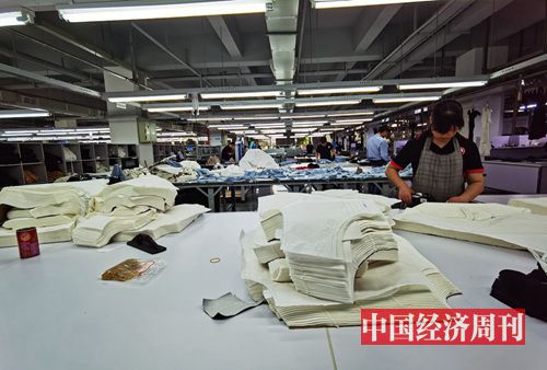 服裝訂單因疫情從印度轉(zhuǎn)到國內(nèi) 我們?nèi)ソ鬟@個(gè)服裝大縣看了看
