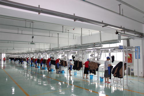 清晨越服裝廠招普工